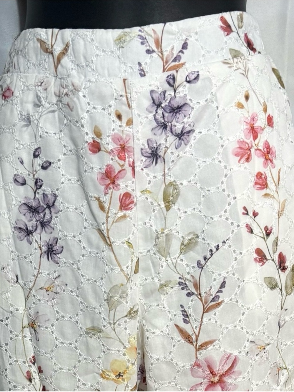 Pearl + Sea White Embroidered Eyelit Floral Lined Pants size 4 - Picture 2 of 15